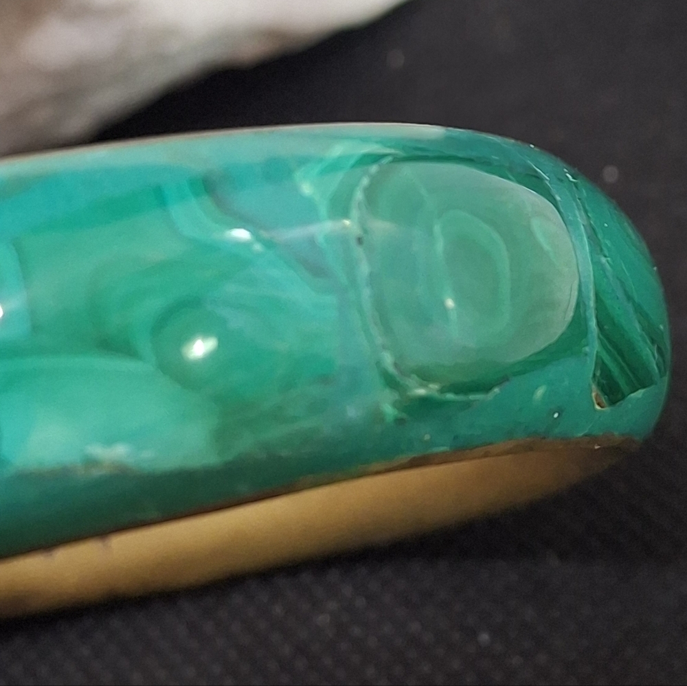 VINTAGE natural malachite inlaid handmade bangle With Brass Interior - Picture 6 of 10